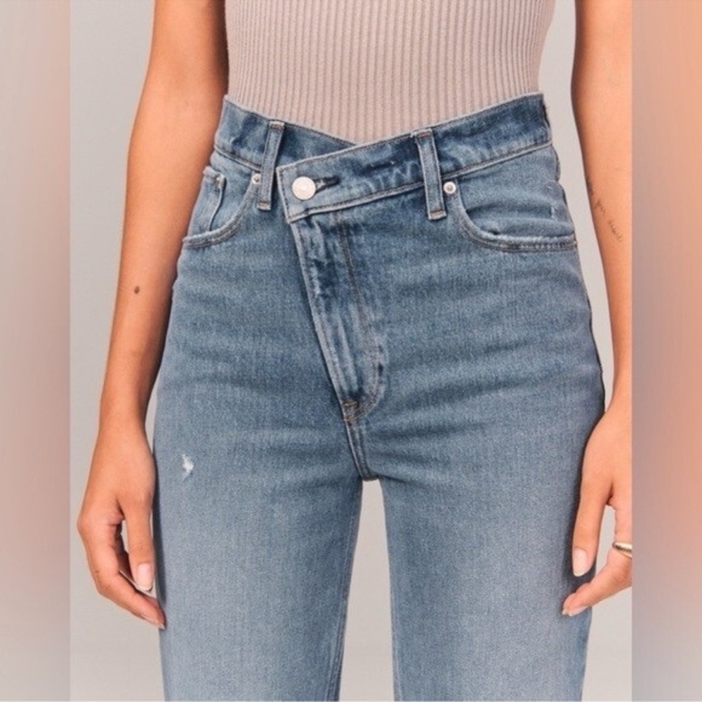 Abercrombie & Fitch Curve Love Criss Cross 90s Straight Ultra High Rise Jeans - Picture 2 of 11